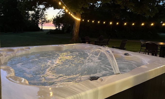Benton Harbor House | Lake MI views: King Bed: Mins. to St. Joe: Hot tub
