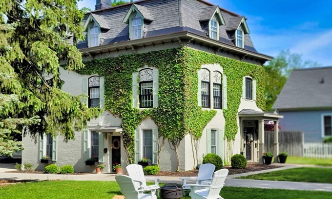 Grand Haven Apartment | Lake Michigan Designer Apartment in Historic Home