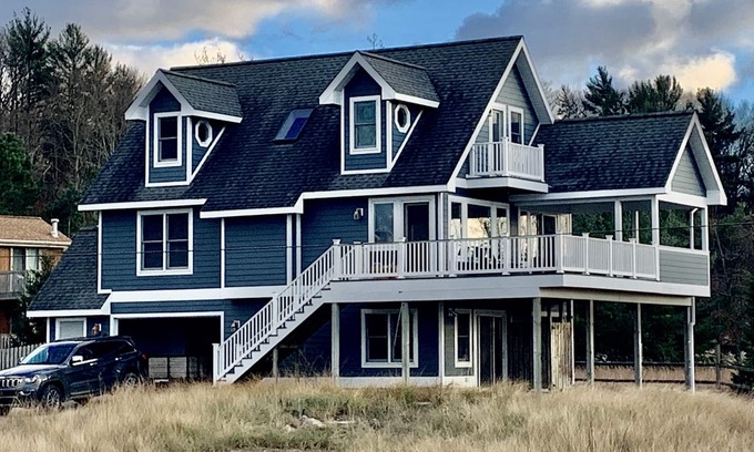 Shelby House | Lake Michigan - Newer Cottage / Home A few steps from Lake Michigan's Beach
