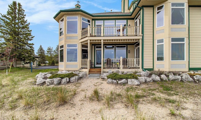 Manistee Condo | Lake Michigan Walkout Condo, One-Level Easy Access