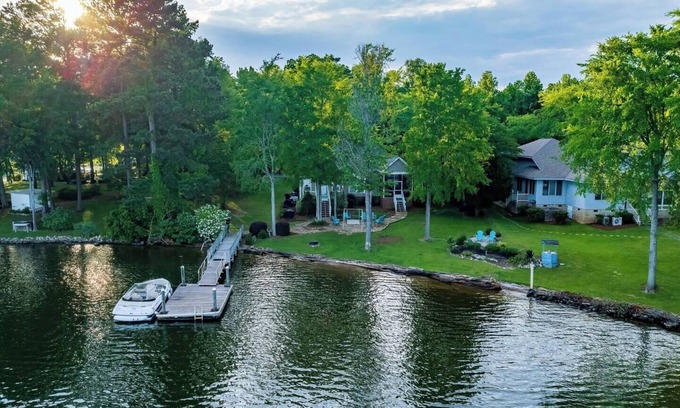 Prosperity House | Lake Murray waterfront | 4BR | Dock | Serene