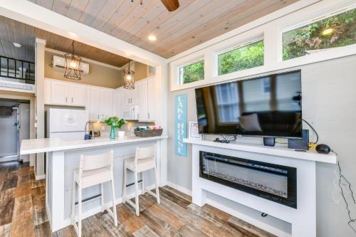 Sherrills Ford House | Lake Norman Getaway with Pool Access and Kayaking!