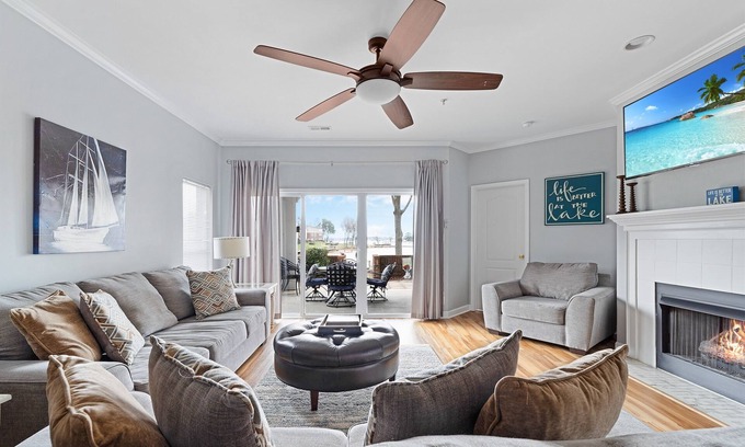 Cornelius Condo | Lake Norman Waterfront Condo Retreat - Dog Friendly Cornelius Vacation Rental