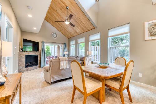 Rockaway Beach House | Lake & Ocean