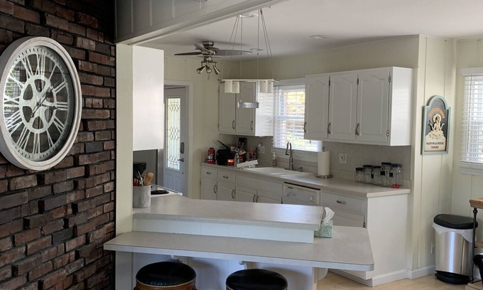 Marion House | Lake of Egypt 3 bedroom, 3 bath lake house with a sand beach . Sleeps 8