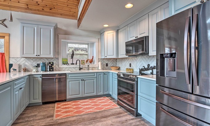 Roach House | Lake of the Ozarks Hideaway w/ Private Dock!