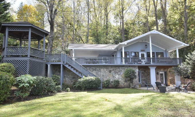 Hiawassee Cabin | Lake Omega View-Lakefront-Dock-Fireplace