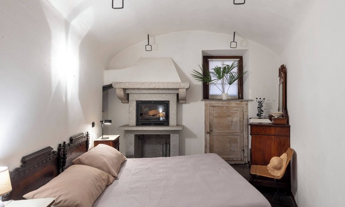 San Maurizio d'Opaglio Apartment | Lake Orta family retreat with lakefront garden