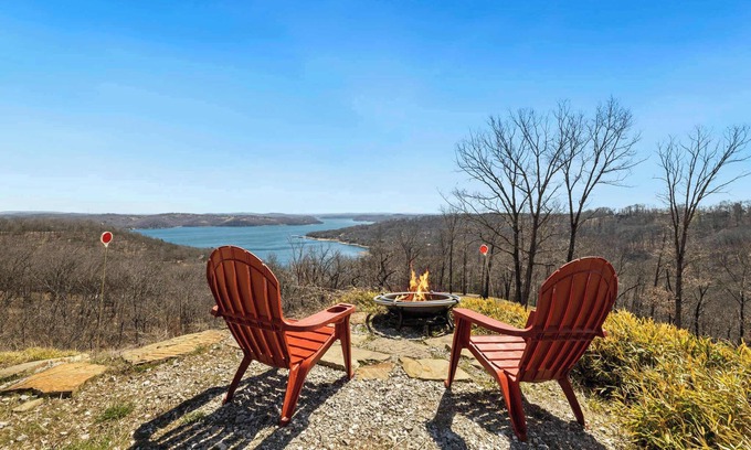 Lost Bridge Village House | Lake Overlook-Gorgeous Beaver Lake Views-Game Room