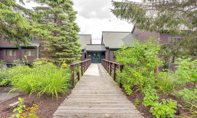 Lake Placid Apartment | Lake Placid Condo w/Patio - Walk to Beach!