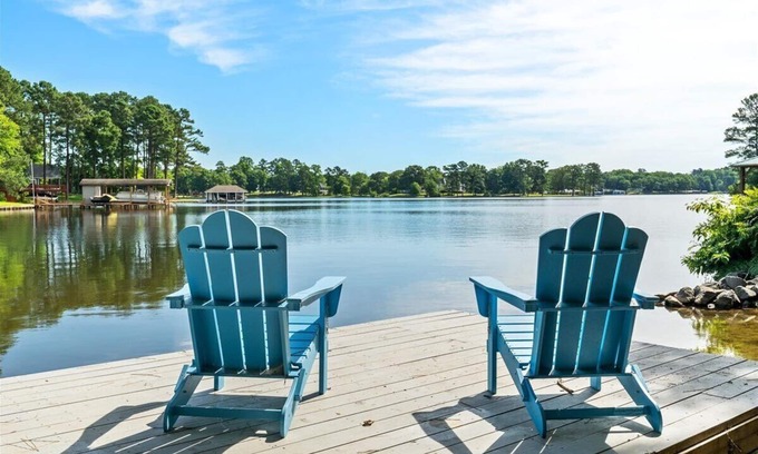 Henrico House | Lake Relaxin` | Fabulous Flat Lot | Great Water View!