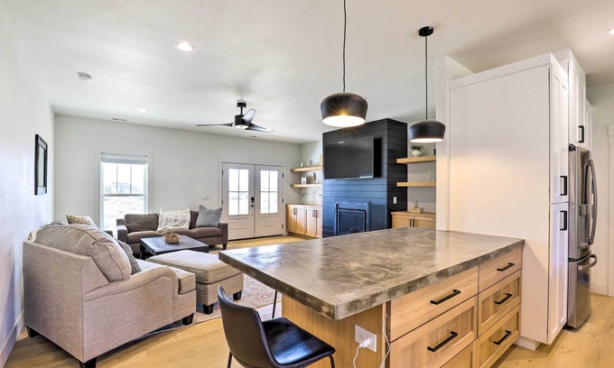 Davenport House | Lake Roosevelt Getaway w/Lake + Mountain Views!