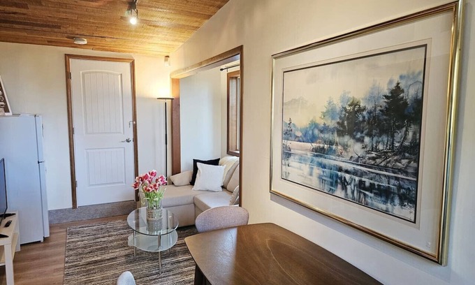 Sammamish Apartment | Lake Sammamish 2BR w/Views