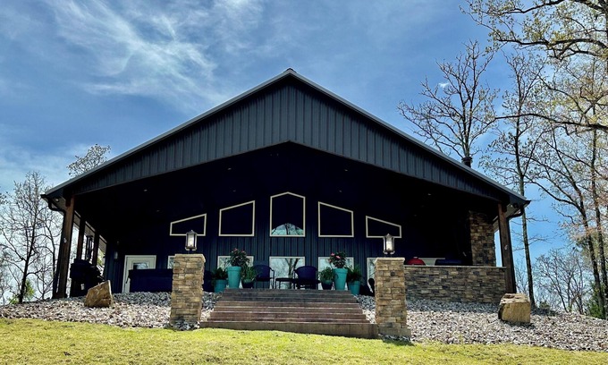 Royal House | Lake Season is not over! Lovely 3-bedroom Lake House near Ouachita and Oaklawn