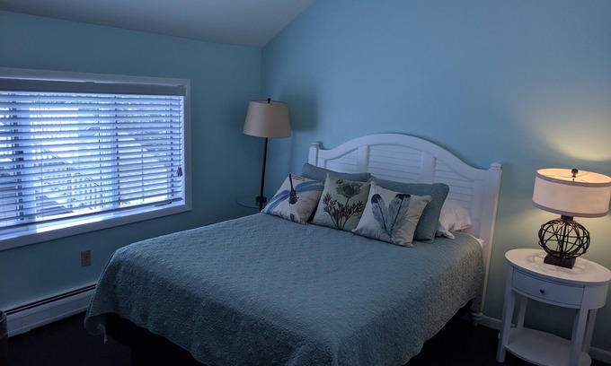 Bayfield Apartment | Lake Side Room at The Copper Trout.