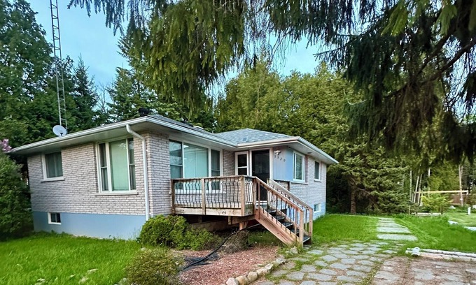 Innisfil House | Lake Simcoe Serenity