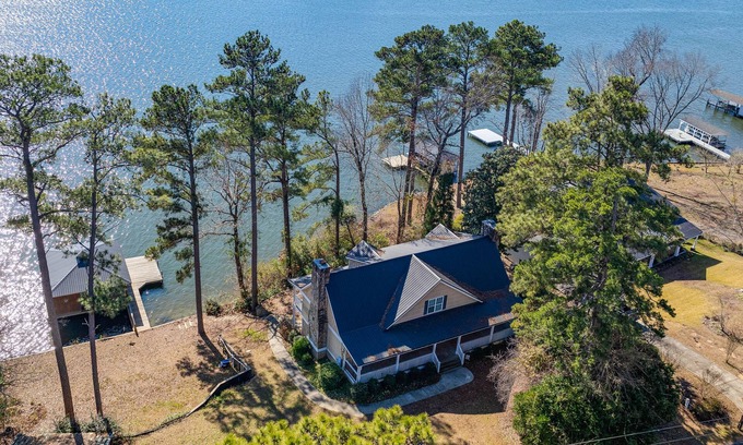 Milledgeville House | Lake Sinclair Retreat w/Big Water Views & Dock!