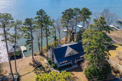 Milledgeville House | Lake Sinclair Retreat with Big Water Views and Dock!