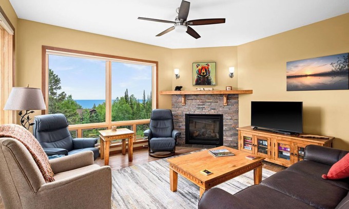 Lutsen House | Lake Superior view, 4-bed, short drive to Lutsen Mtn