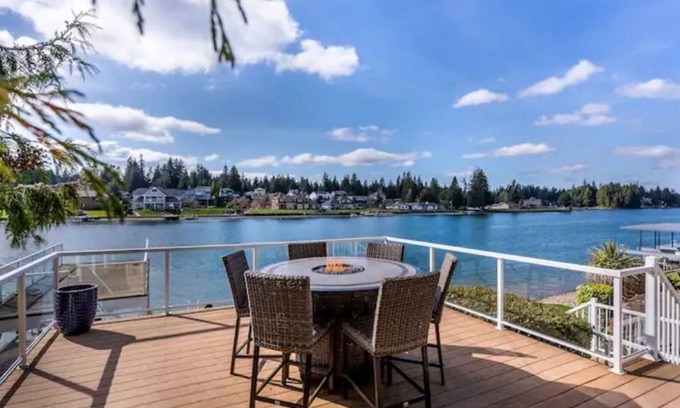 Bonney Lake House | Lake Tapps Getaway