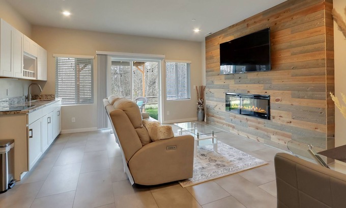 Bonney Lake Apartment | Lake Tapps Luxury Private Oasis