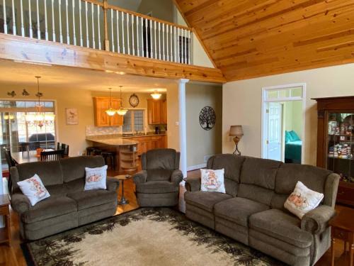 Alpine Lake House | Lake Top Getaway