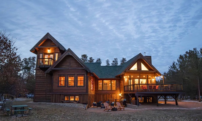 Nekoosa House | Lake Tower Lodge 6 Bed 4Bh Theater Game Bar Resort Amenities <3M to Premier Golf