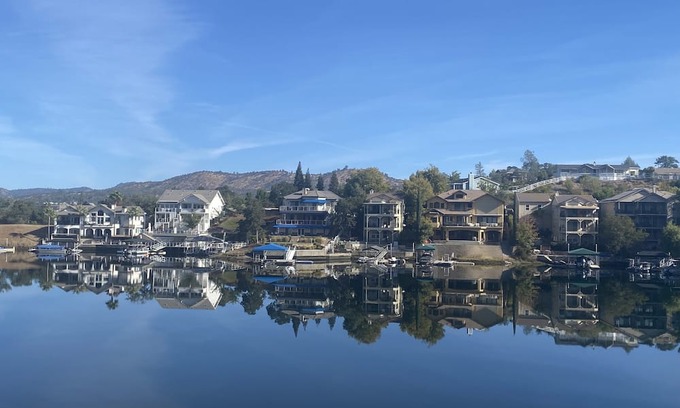Copperopolis House | Lake Tulloch right on the water with private dock!