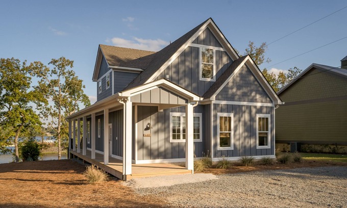 Samantha Cottage | Lake Tuscaloosa Getaway! Perfect for Football Weekends!