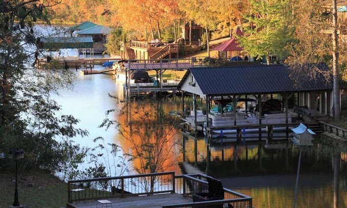 Northport House | Lake Tuscaloosa Waterfront Home-great for friends, families, and Bama parents!