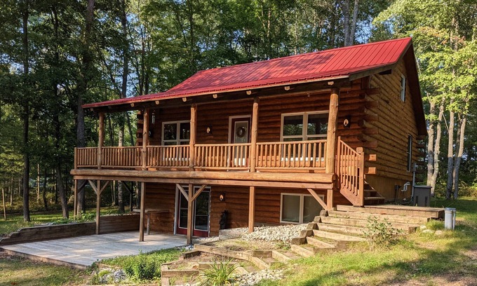 Kalkaska Cabin | Lake Valley Lodge-Northern Michigan Log Cabin!