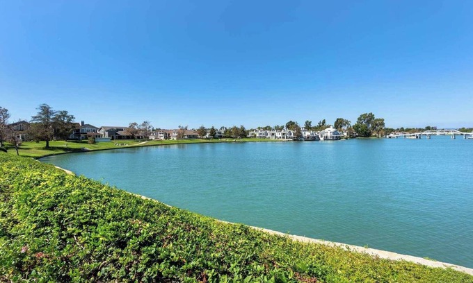 Woodbridge House | Lake View｜Backyard｜Communal Pool｜Lovely Vacation Home #41553