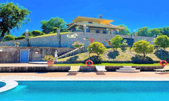 Montefiascone Villa | LAKE VIEW BOLSENA-LUXURY EXCLUSIVE VILLA/POOL+JACUZZI/SLEEPS 20
