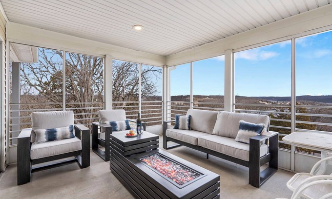 Kimberling City Condo | Lake View Condo-Firepit Table-Table Rock Access-Free Attraction Tickets-Outdoor Pool