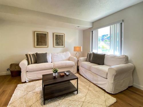 Harbor Village House | Lake View Condo 902 4