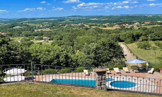 Montefiascone Villa | LAKE VIEW-EXCLUSIVE LUXURY VILLA/POOL+JACUZZI/SLEEPS 20