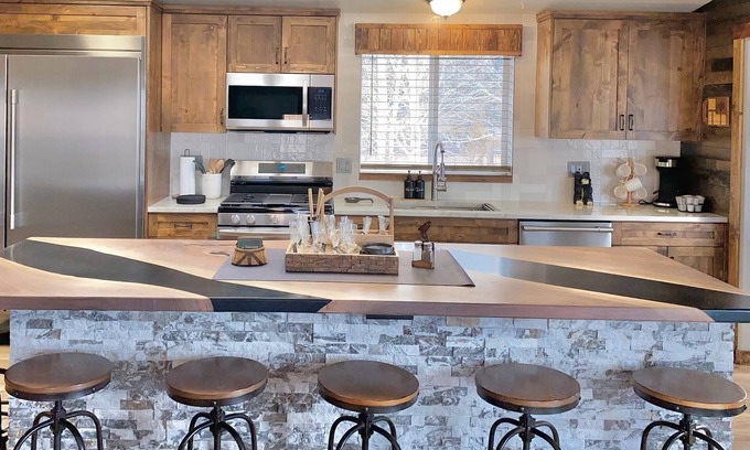 Manila House | Lake View Home That Truly Accommodates 12