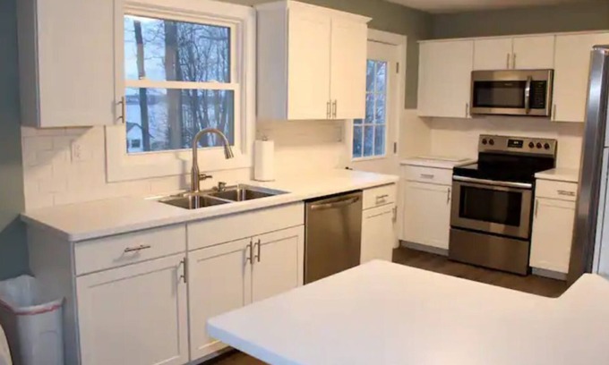 Whitehall House | Lake View Home
