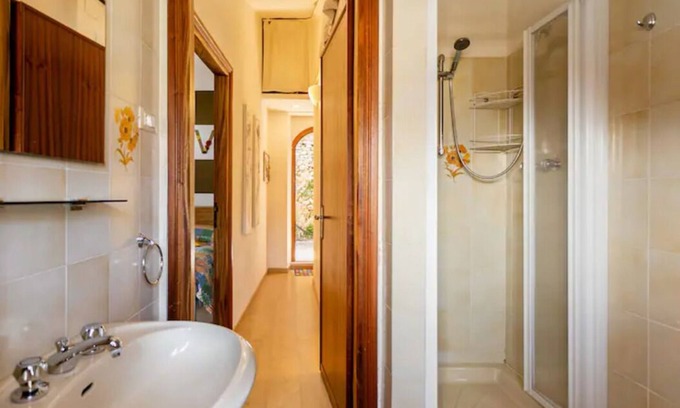 Castel di Tora Apartment | LAKE VIEW HOUSE 4-6 SEATS LAKE HOLIDAY IT