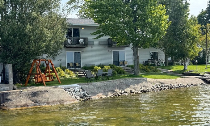 Lake City House | Lake View Motel & Gift Shop - Lakeview One Double Ground