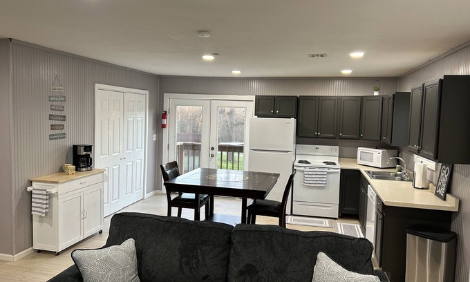 Umber View Heights House | Lake view Stockton cabin. Close to water.