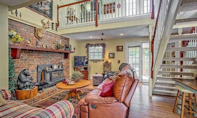 Walnut Mountain House | Lake-View Townhome with Decks, Screened Porch and Shared Tennis - Dogs OK
