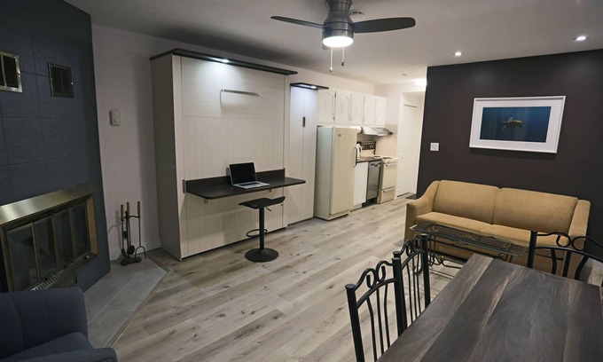 Magog Apartment | Lake view w/pools, hot tub & sauna! Walk to old Magog. 10min drive to Mt Orford