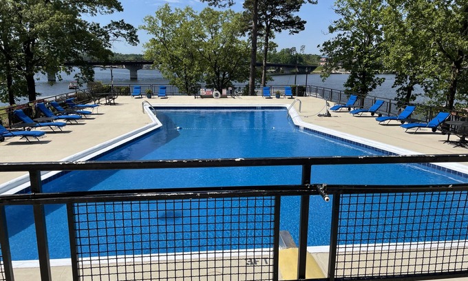 Mid America Condo | Lake View with Condo Convenience