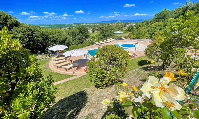 Montefiascone Villa | LAKE VIEWS BOLSENA-EXCLUSIVE VILLA/POOL/JACUZZI/SLEEPS 16/CHILDRENS PLAYGROUND
