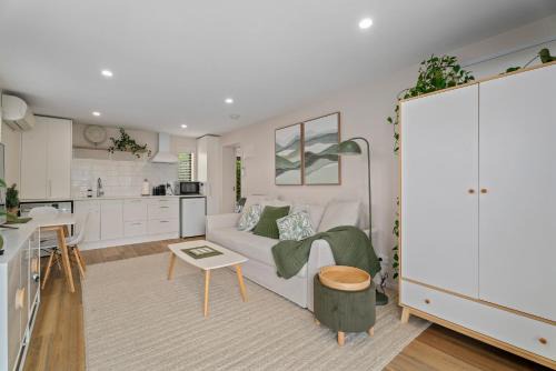 Sunshine Bay Apartment | Lake Wakatipu & Mountain Views, Close To Downtown