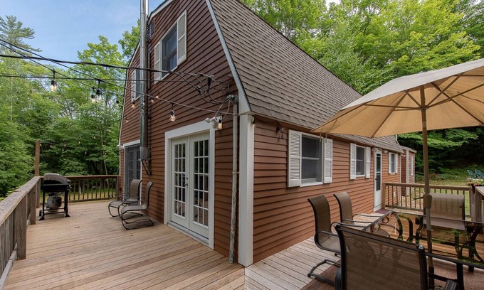 Meredith House | Lake Waukewan Cabin- 3 minutes to private community beach!
