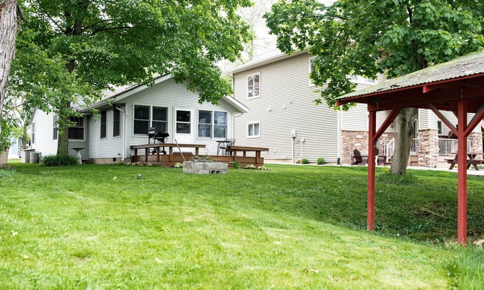 Enchanted Hills Cottage | Lake Wawasee Cottage