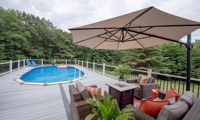 Laconia House | Lake Winnipesaukee, Weirs Beach, Funspot, Gunstock