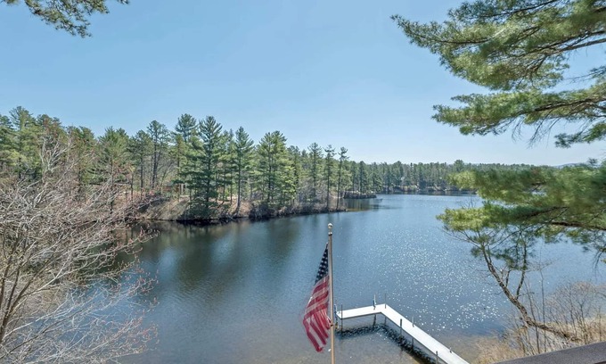 Freedom House | Lakefront 3 bed room property in Freedom, NH